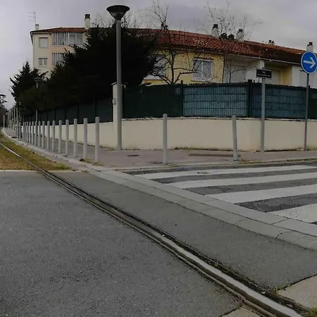 Nyaraló Maison Independante Avec 6 Proche Du Tram A