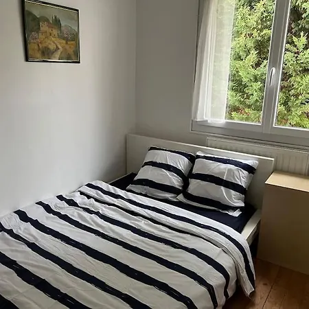 Maison Independante Avec 6 Proche Du Tram A Holiday home
