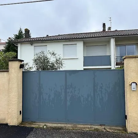 Maison Independante Avec 6 Proche Du Tram A Holiday home *