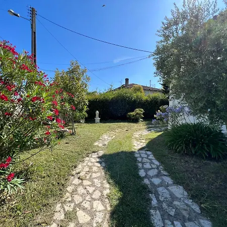 Maison Independante Avec 6 Proche Du Tram A Lormont