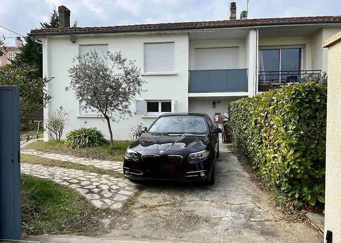 Maison Independante Avec 6 Proche Du Tram A *